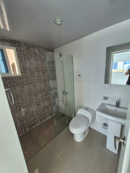 SE RENTA APARTAMENTO NUEVO EN TERCER PISO