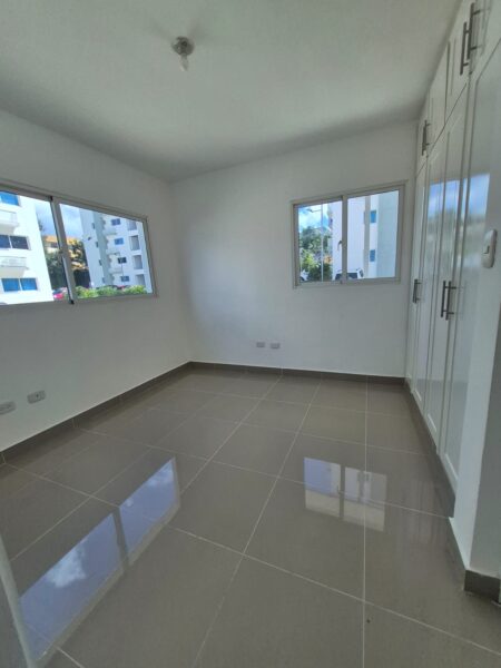 SE RENTA APARTAMENTO NUEVO EN TERCER PISO