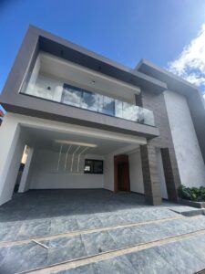 CASA DE LUJO EN LOS CERROS DE GURABO