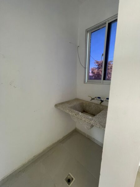 SE RENTA APARTAMENTO NUEVO EN TERCER PISO