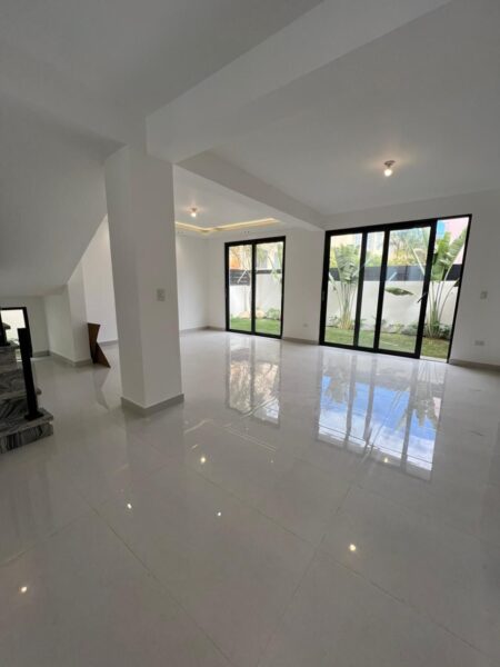 CASA DE LUJO EN LOS CERROS DE GURABO