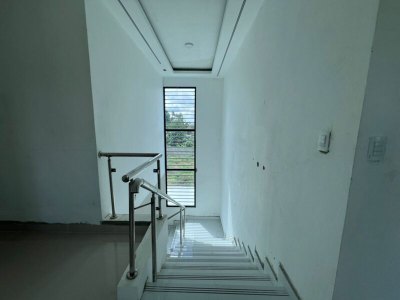 CASA DE DOS NIVELES DE VENTA