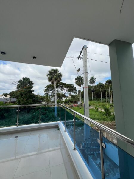 CASA DE DOS NIVELES DE VENTA