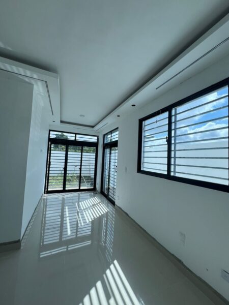 CASA DE DOS NIVELES DE VENTA