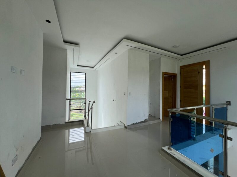 CASA DE DOS NIVELES DE VENTA