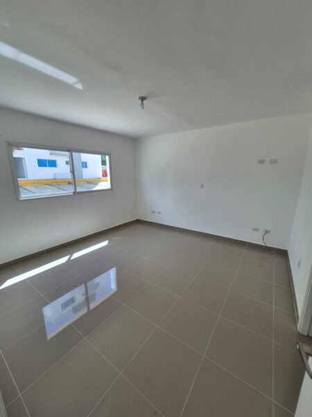 SE RENTA APARTAMENTO NUEVO EN TERCER PISO