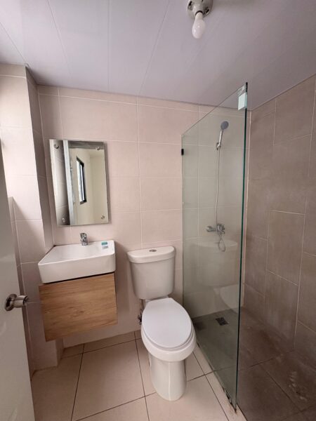 ALQUILER DE APARTAMENTO DE DOS HABITACIONES EN PROYECTO CERRADO CON AMENIDADES