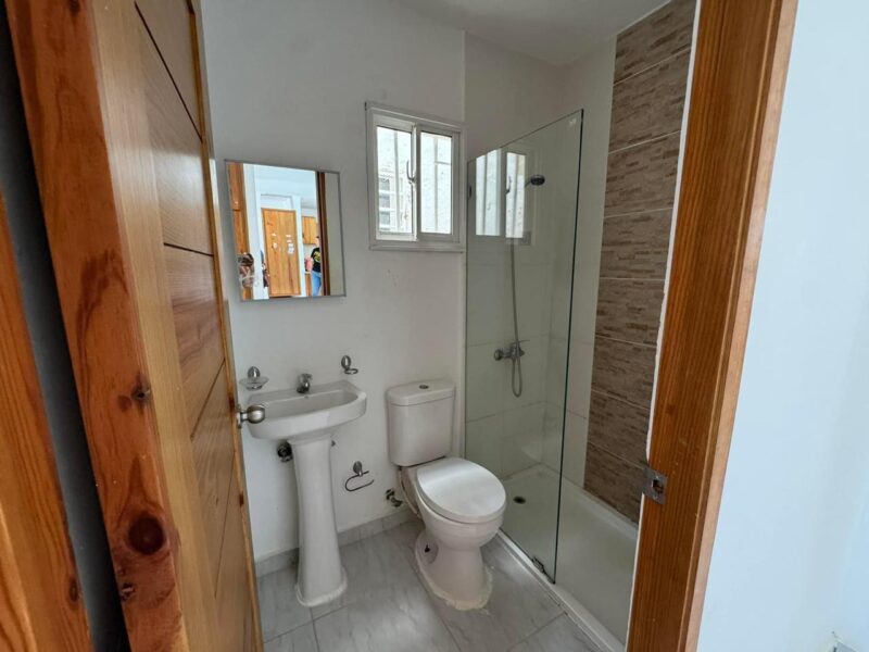 APARTAMENTO DE VENTA EN LA AUTOPISTA DUARTE 4TO NIVEL CON AZOTEA