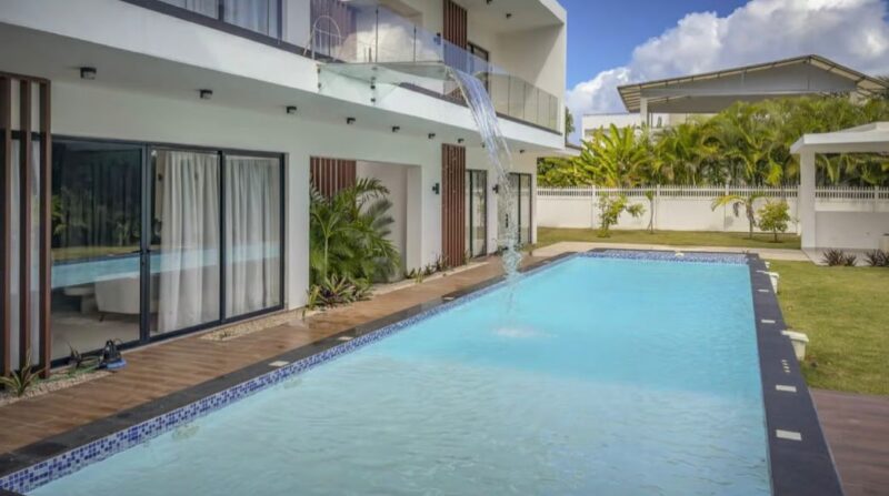 VILLA DE LUJO EN LA PRESTIGIOSA ZONA DE SOSUA
