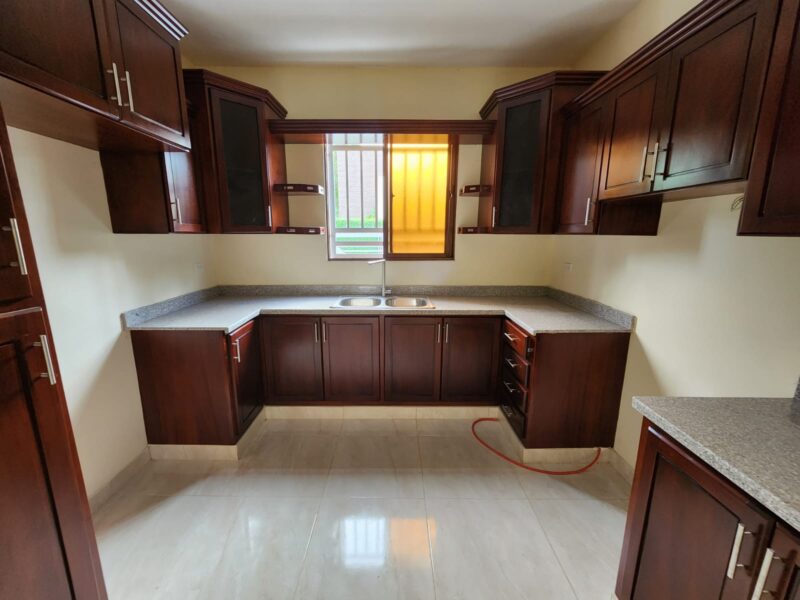 HERMOSA CASA DE VENTA EN LAS CHARCAS, SANTIAGO