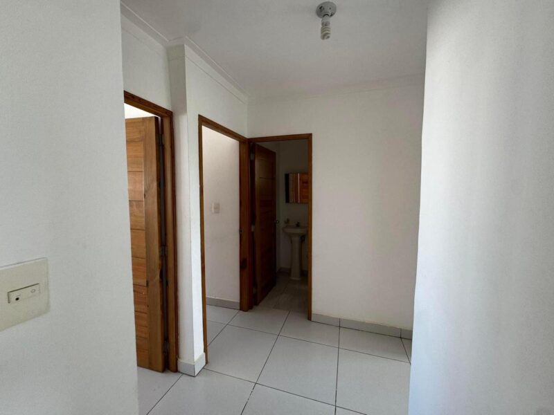 APARTAMENTO DE VENTA EN LA AUTOPISTA DUARTE 4TO NIVEL CON AZOTEA