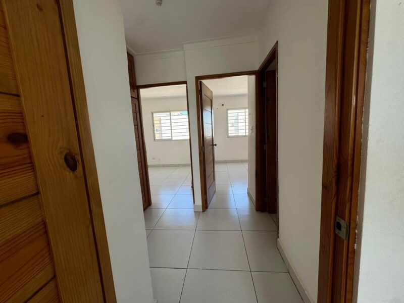 APARTAMENTO DE VENTA EN LA AUTOPISTA DUARTE 4TO NIVEL CON AZOTEA
