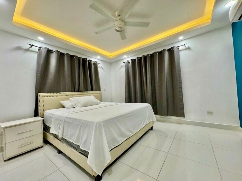 LUJOSO PENTHOUSE EN VENTA EN LOS LLANOS DE GURABO