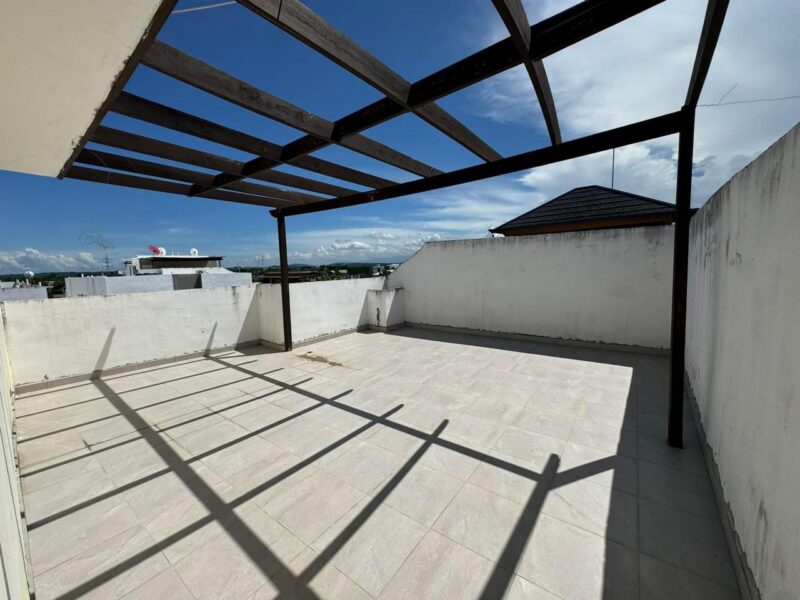 APARTAMENTO DE VENTA EN LA AUTOPISTA DUARTE 4TO NIVEL CON AZOTEA